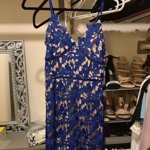 Women’s mid-length dress